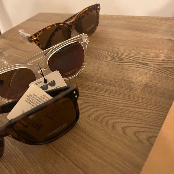 Fashion Sunglasses - Picture 4 of 4